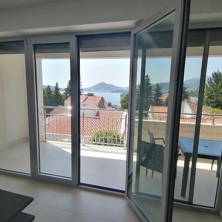 Apartman Sara Pržno Exteriör bild