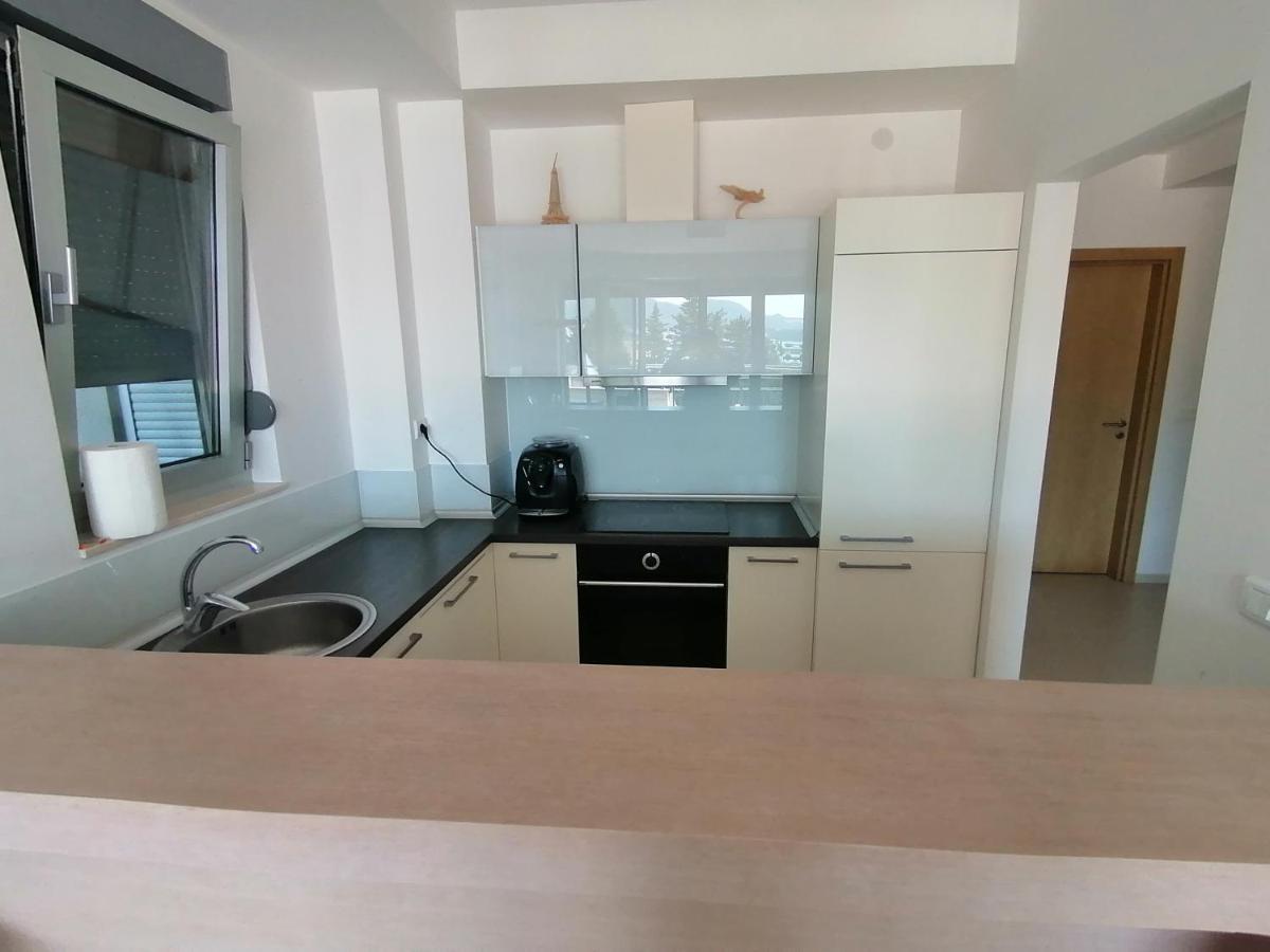 Apartman Sara Pržno Exteriör bild